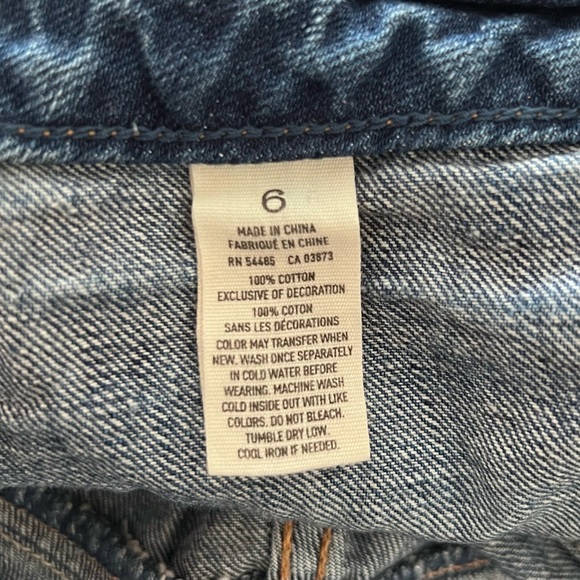 Women’s American Eagle Low Rise Denim Jean shorts with 4" Inseam cuff - Picture 6 of 6